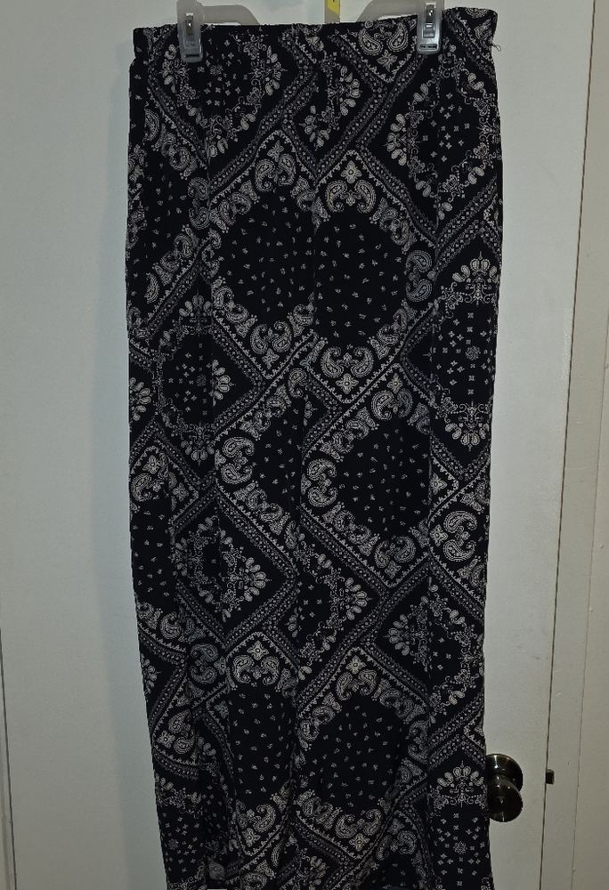 Elegant Black and White Patterned Skirt